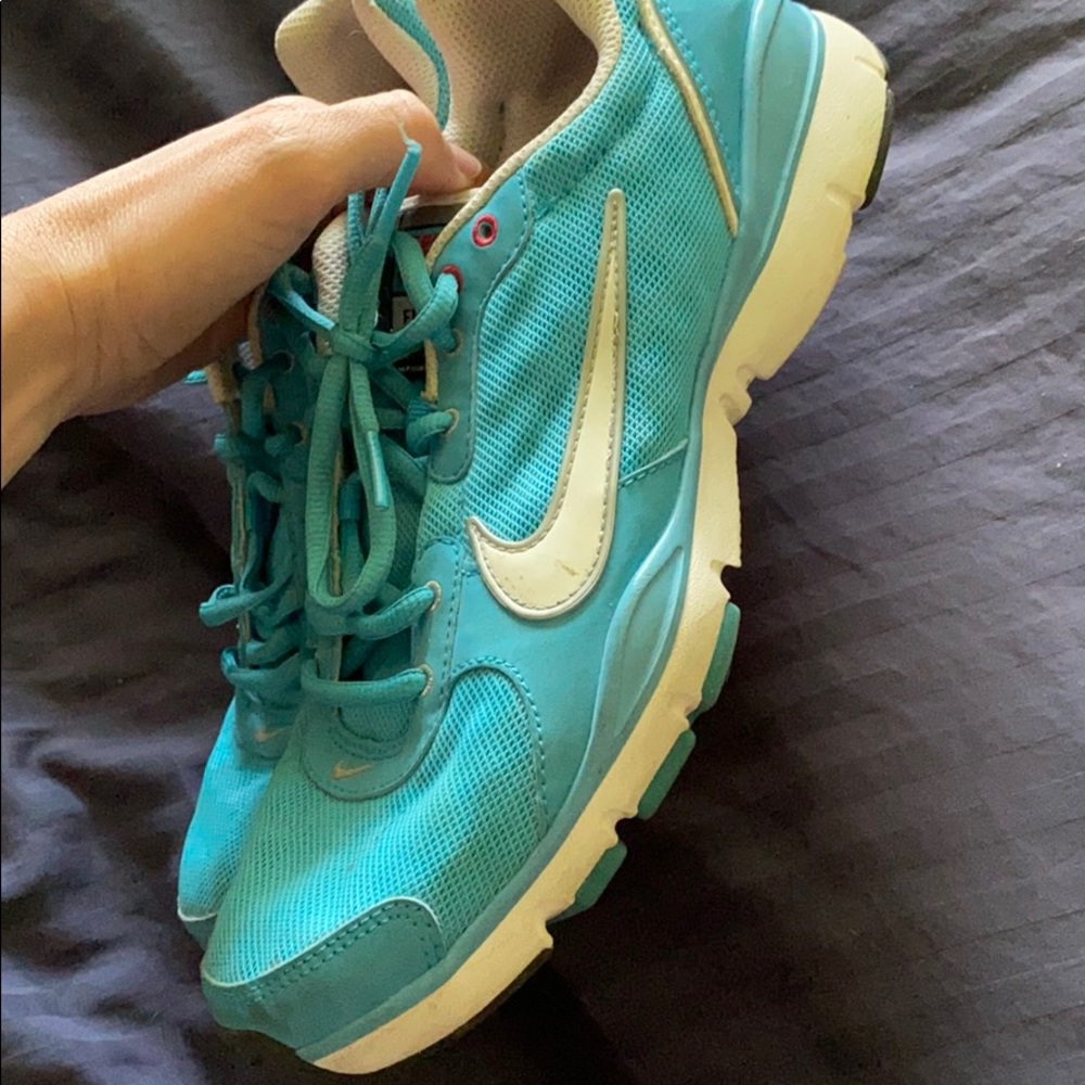 Nike flex tee shoes size 9 like new wire maybe 2xs